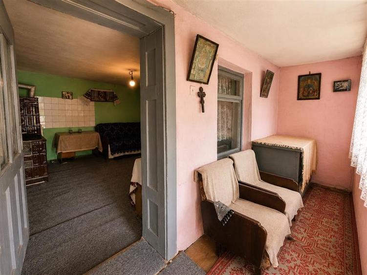 Casă individuală cu 2 camere cu Teren 2112 Mp în Sângătin