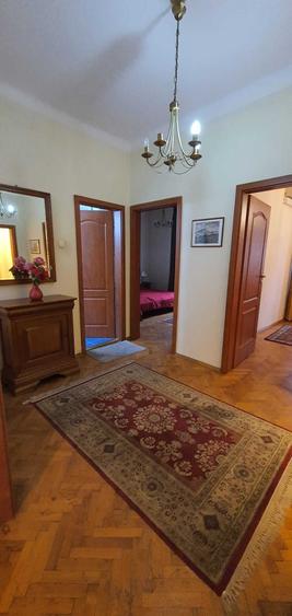 Apartament cu 3 camere semidecomandat în Calea Victoriei