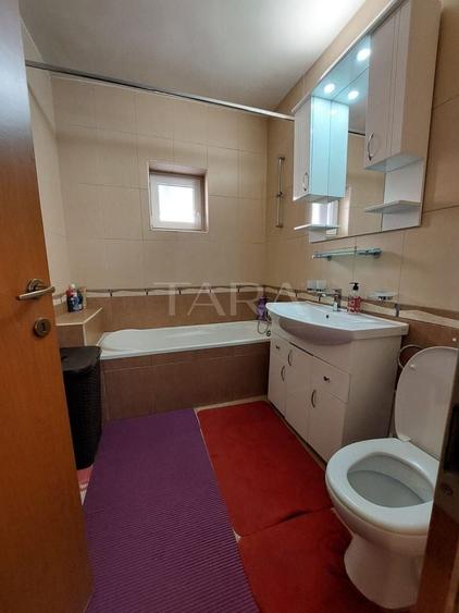 Apartament cu 3 camere semidecomandat, mobilat în Borhanci