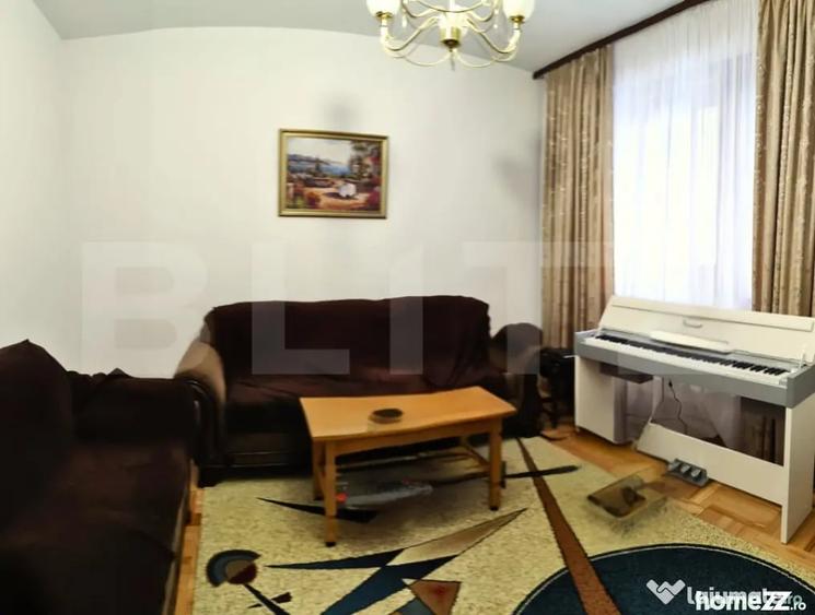 Casă cu 7 camere cu Teren 1178 Mp în Central