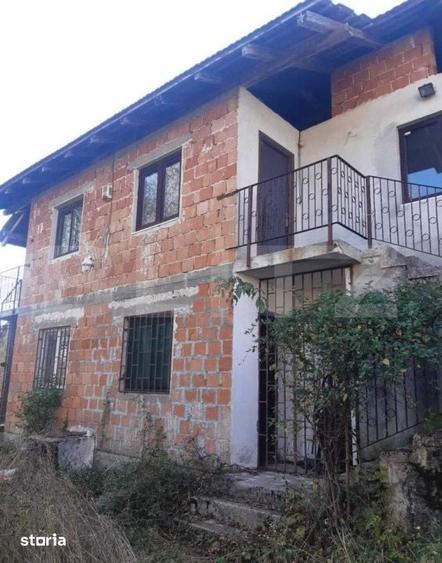Casă cu 8 camere cu Teren 400 Mp în Central