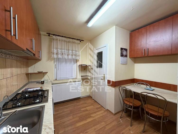 Apartament cu 3 camere decomandat, mobilat în Girocului