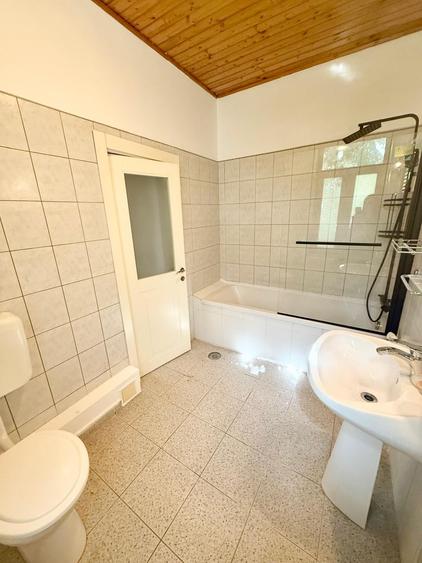 Apartament cu 6 camere semidecomandat în Calea Victoriei