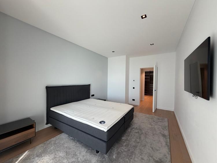 Apartament cu 3 camere decomandat în Floreasca