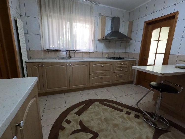 Casă individuală cu 5 camere cu Teren 680 Mp în Găvana