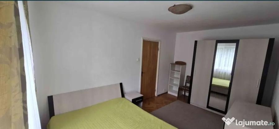 Apartament cu 2 camere semidecomandat în Centrul Civic
