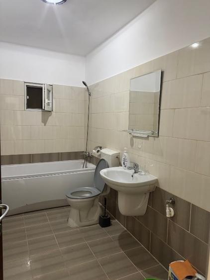 Apartament cu 3 camere semidecomandat, mobilat în Lipovei