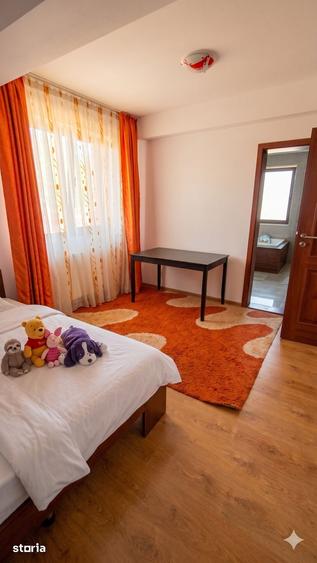 Casă cu 6 camere cu Teren 700 Mp în Vitan