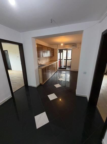 Apartament cu 4 camere decomandat, mobilat în Crângași