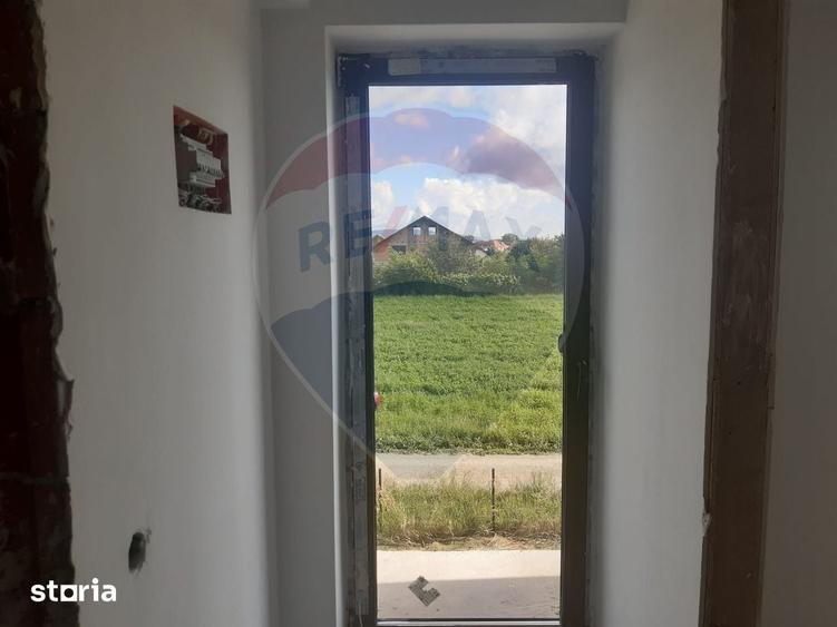 Casa / Vila cu 4 camere de vanzare Vulcan, 15 km de Brasov - 9