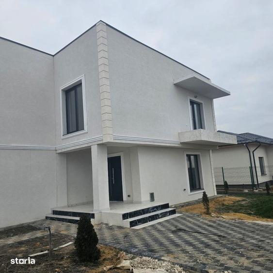 Casă cu 4 camere în Central