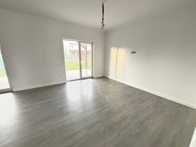 Duplex cu 4 camere cu Teren 300 Mp în Covaci