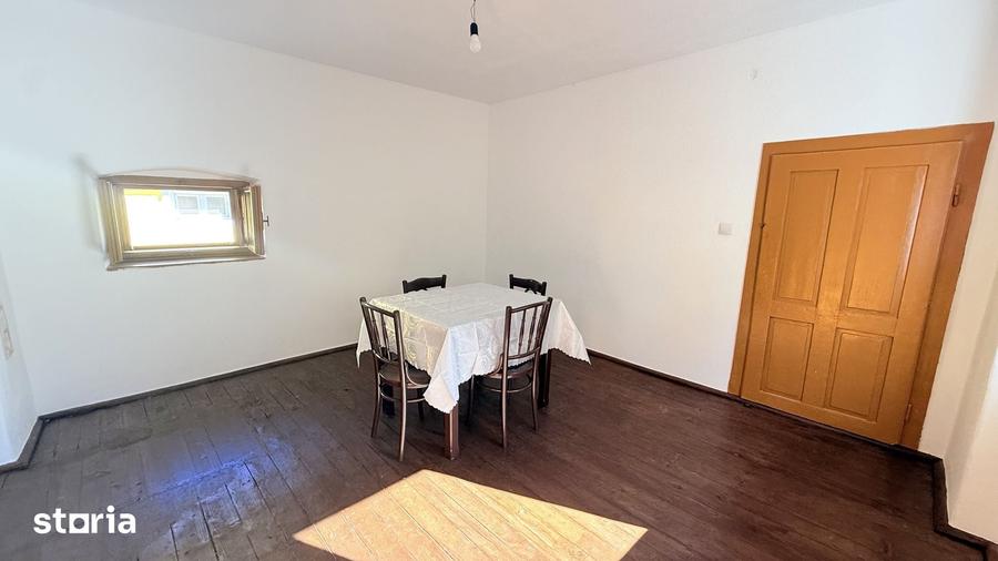 Casă cu 4 camere cu Teren 2100 Mp în Brădeni