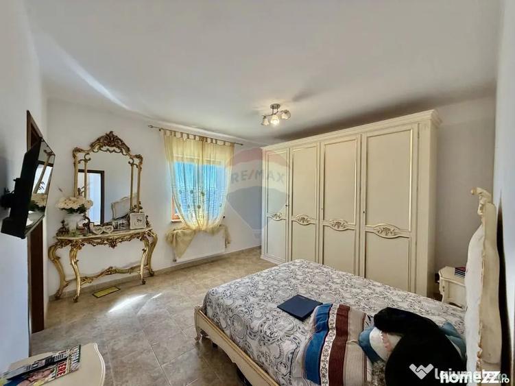 Casă cu 5 camere cu Teren 3400 Mp în Răchitosu