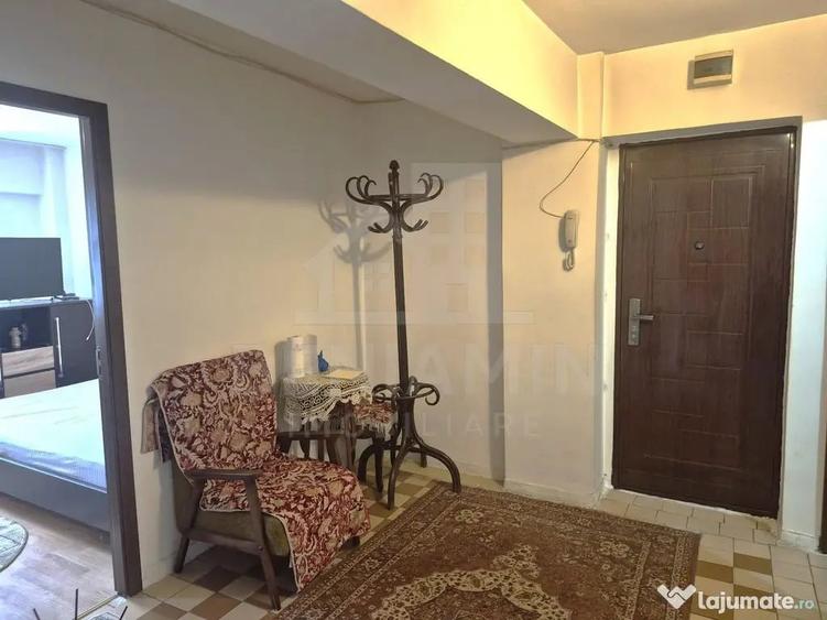 Apartament cu 3 camere decomandat în Sărari
