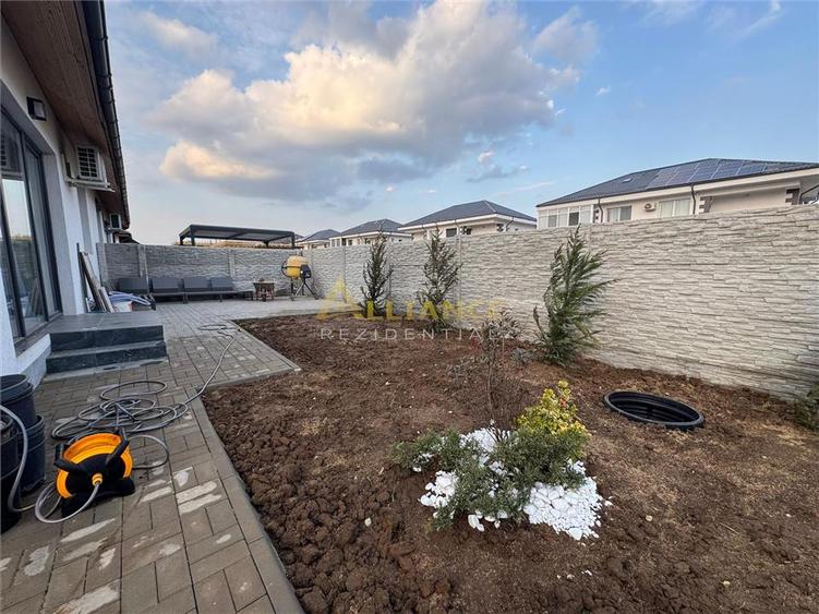 Duplex cu 3 camere cu Canalizare în Central