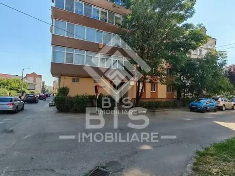 Apartament cu 4 camere decomandat în Independenței