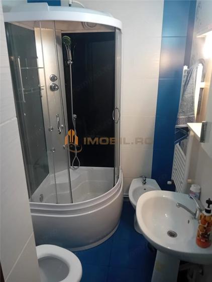 Apartament cu 3 camere semidecomandat în Alexandru cel Bun