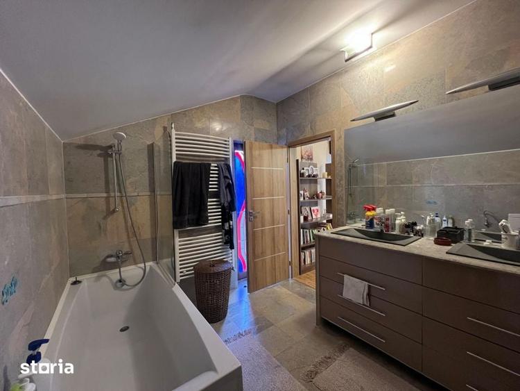 Casă cu 4 camere cu Teren 480 Mp în Borhanci
