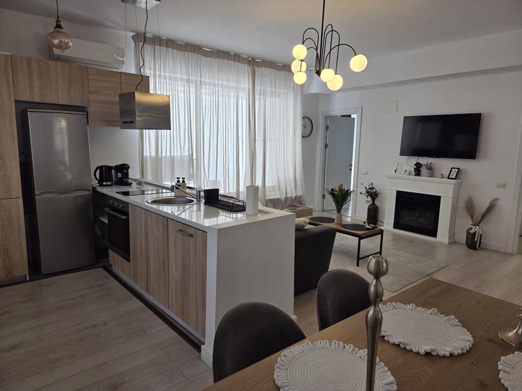 Apartament cu 2 camere semidecomandat, mobilat în Victoriei
