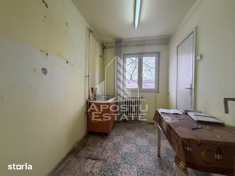 Apartament cu 2 camere semidecomandat în Girocului