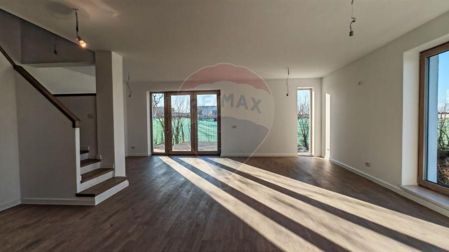 Duplex cu 4 camere cu Teren 250 Mp în Nord