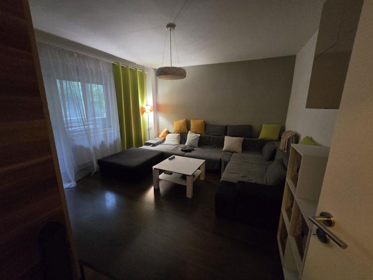 Apartament cu 3 camere decomandat, mobilat în Sebastian