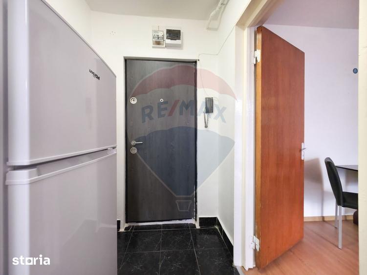 Apartament cu 2 camere semidecomandat în Giurgiului