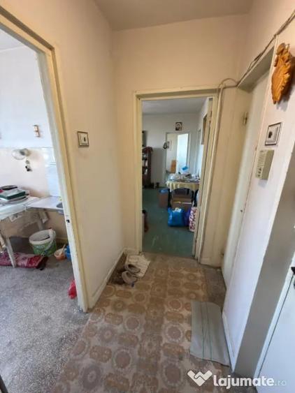 Apartament cu 3 camere semidecomandat în Central