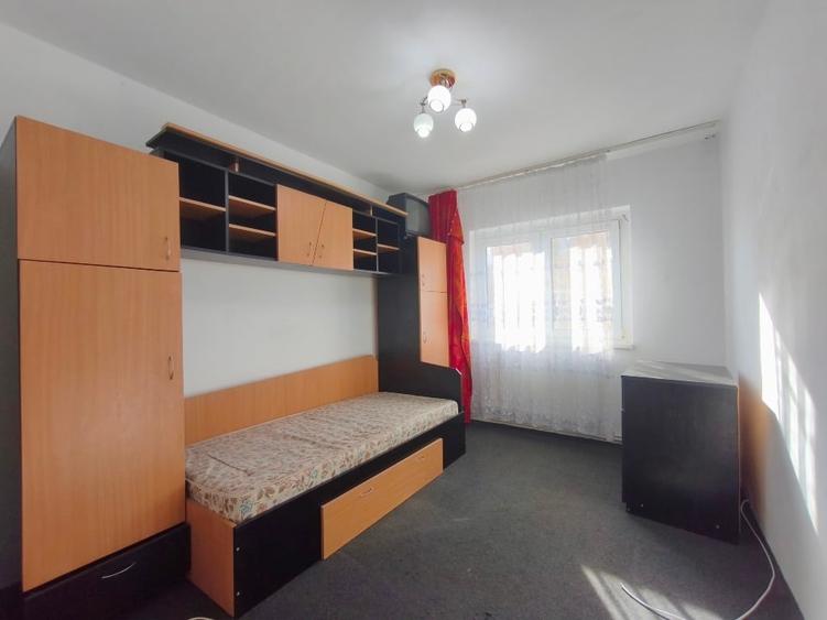 Apartament cu 3 camere decomandat, mobilat în Alfa