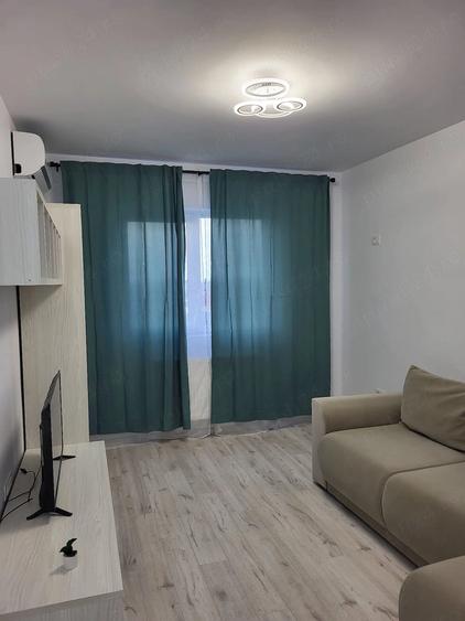 Apartament cu 2 camere decomandat în 1 Decembrie