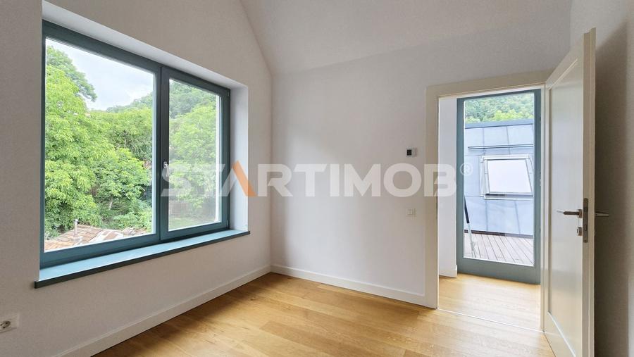 Apartament cu 3 camere decomandat, mobilat în Ultracentral