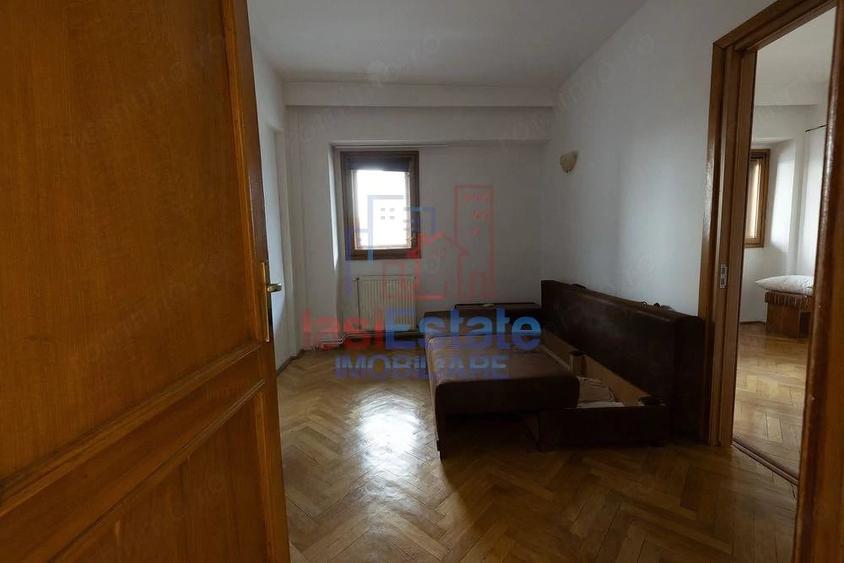 Apartament cu 4 camere decomandat în Filiași