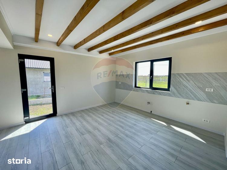 Casă cu 4 camere cu Teren 497 Mp în Câmpineanca