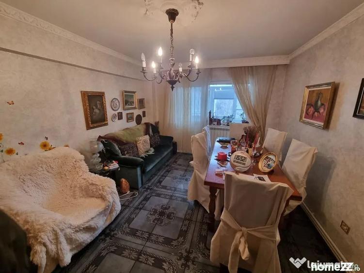 Apartament cu 4 camere decomandat în Faleza Nord