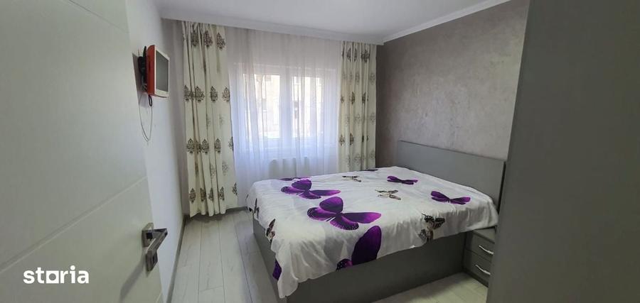 Apartament cu 4 camere decomandat în Rogerius