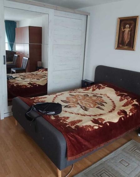 Apartament cu 2 camere decomandat în Victoriei