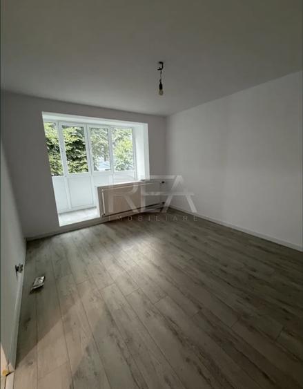 Apartament cu 3 camere decomandat în Drumul Taberei