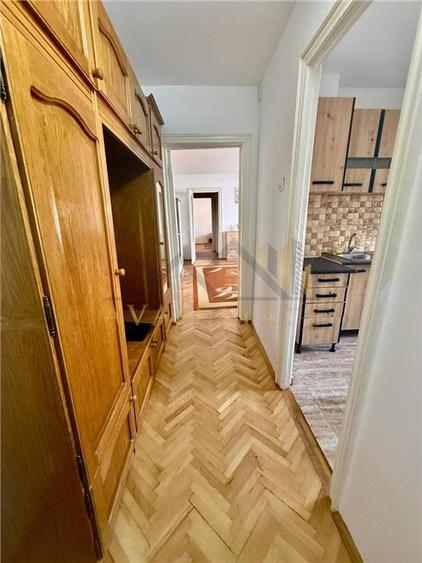 Apartament cu 2 camere semidecomandat, mobilat în Dâmbovița