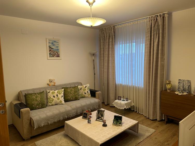 Apartament cu 3 camere decomandat, mobilat în Teilor