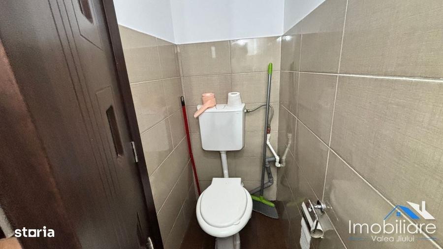 Casă cu 4 camere decomandat în Petros