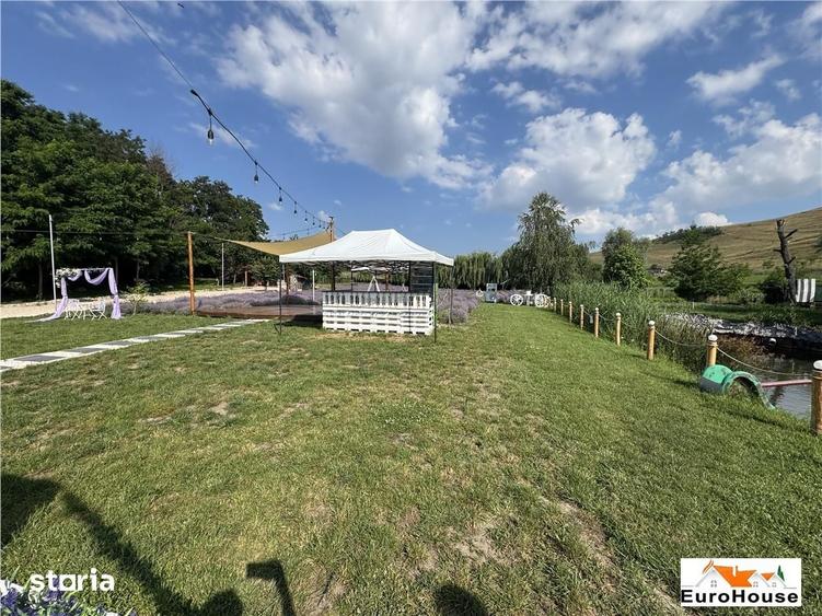 Casă cu 5 camere cu Teren 7140 Mp în Est