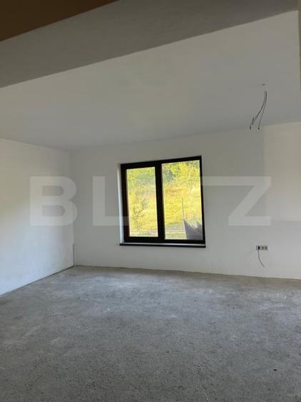 Casă individuală cu 8 camere cu Garaj în Cocu