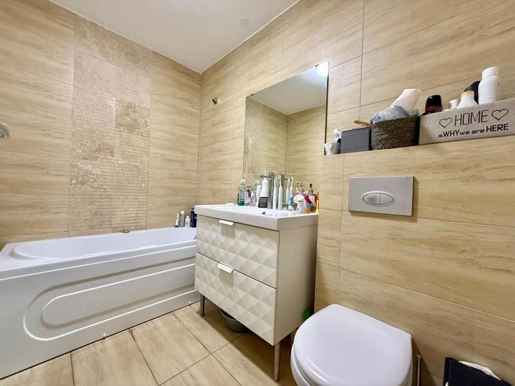 Apartament cu 3 camere semidecomandat în Ștefăneștii de Jos