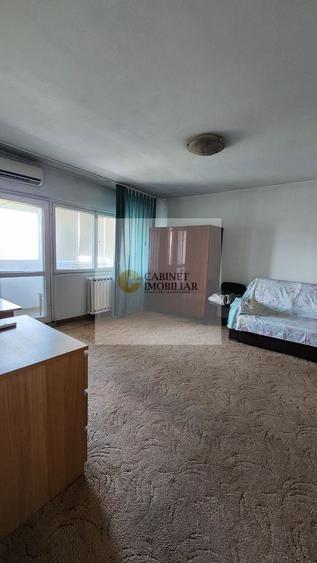 Garsonieră decomandată, mobilată în Decebal