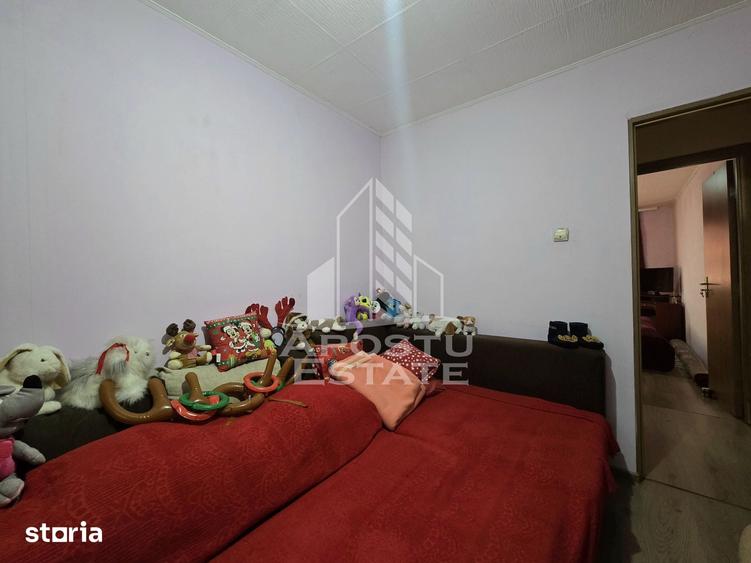 Apartament cu 4 camere semidecomandat în Dacia