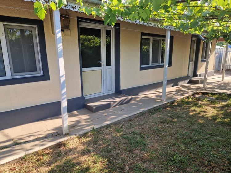 Casă individuală cu 3 camere cu Teren 1325 Mp în Cișmele