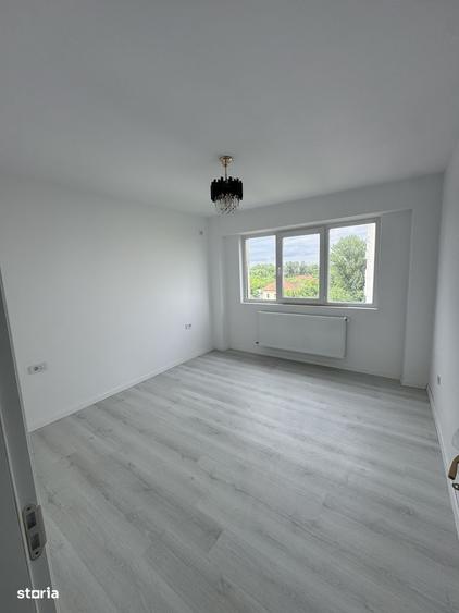 Apartament cu 4 camere decomandat în Exterior Vest