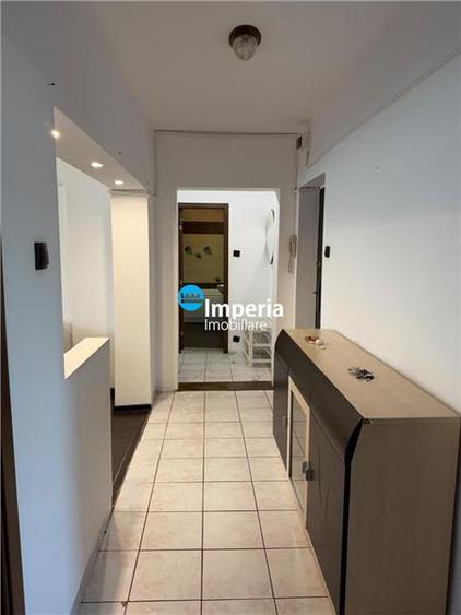 Apartament cu 3 camere decomandat în Aeroport