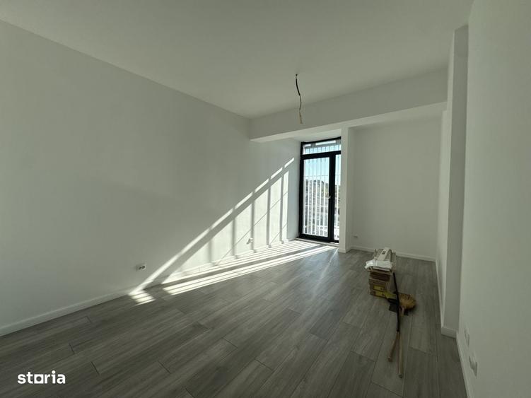Apartament cu 3 camere semidecomandat în Florești